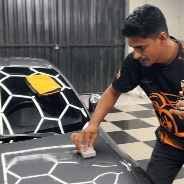 Car polishing in car hub