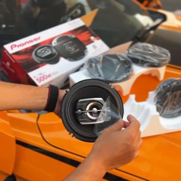 Car Speakers in car hub