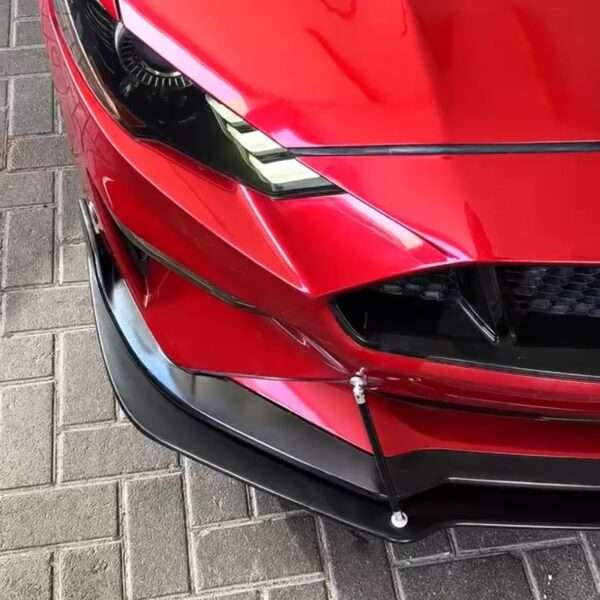 Car front lips in car hub