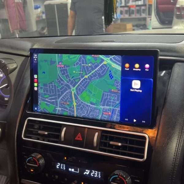 Car screen in carhub